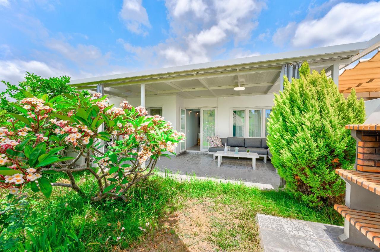 אדחה Beautiful Bungalow In Island Village מראה חיצוני תמונה